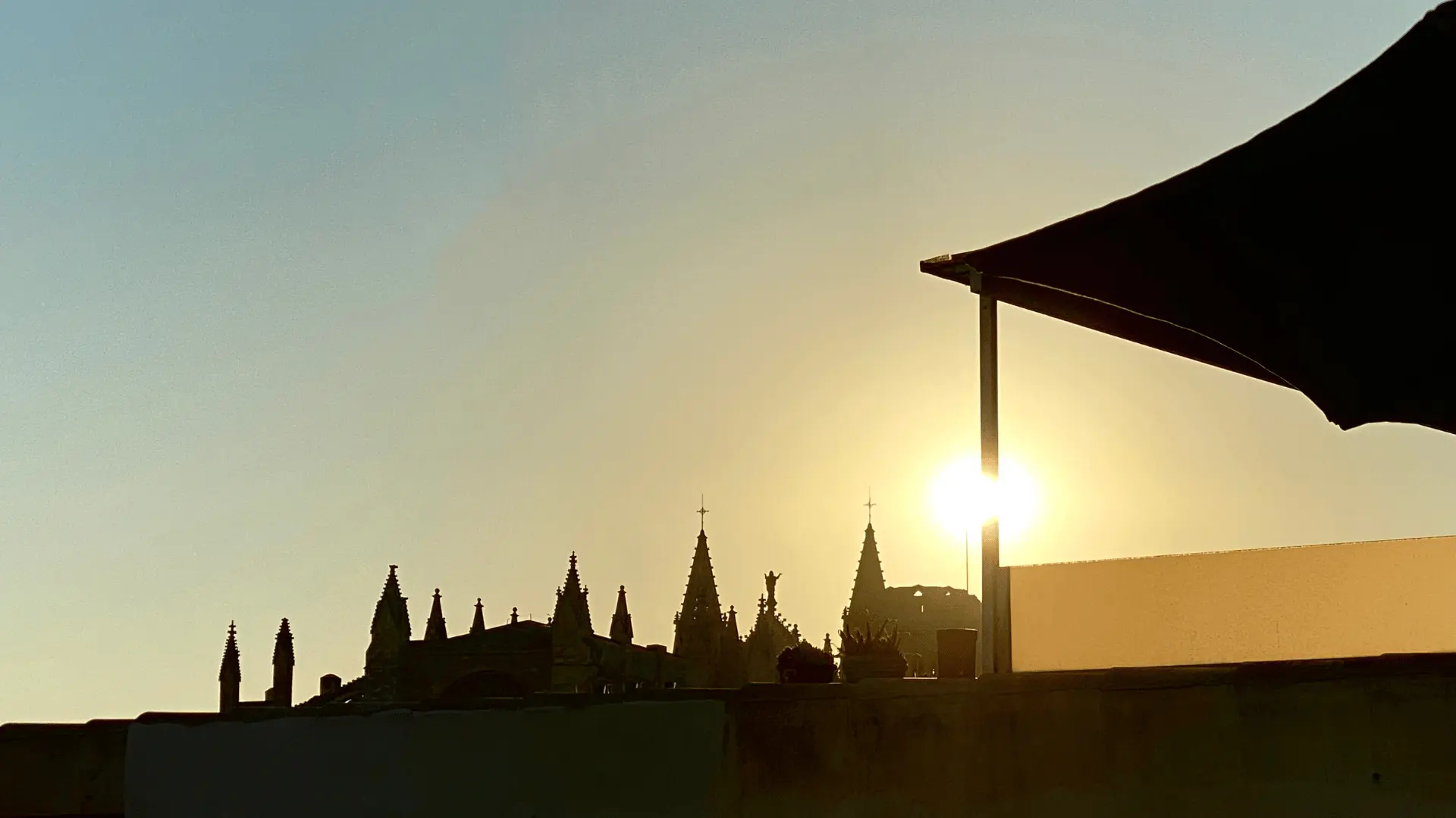 Kathedrale La Seu in Palma Mallorca bei Sonnenuntergang